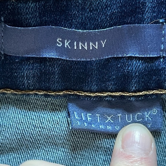 NYDJ LIFT & TUCK TECHNOLOGY MEDIUM  WASH SKINNY JEAN SZ 4 - Picture 13 of 13